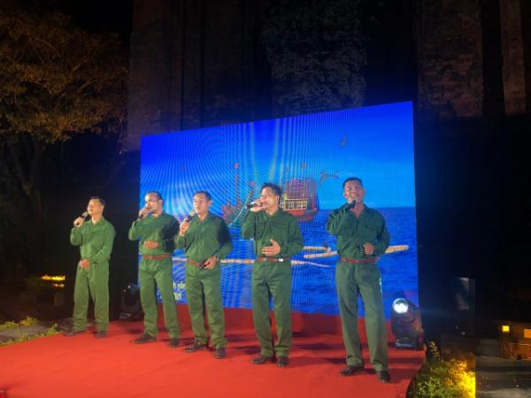 Hình ảnh cho bài viết Phú Yên tổ chức Chương trình quảng bá các tác phẩm văn học, nghệ thuật về chủ đề “Chung một cơ đồ Việt Nam”